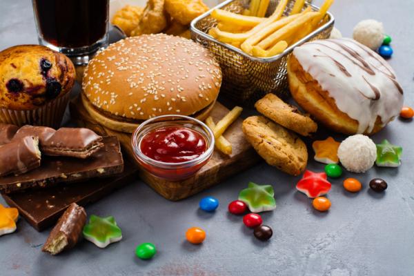 Food addiction: what it is, symptoms, causes, consequences and treatment