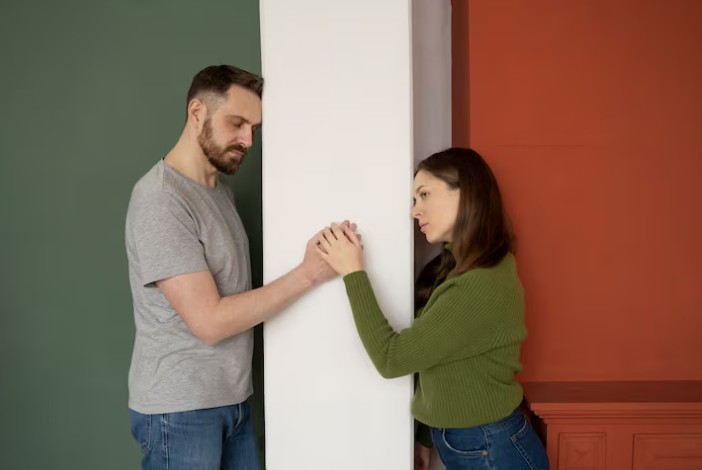 How should you respond if an avoidant ex reaches out?