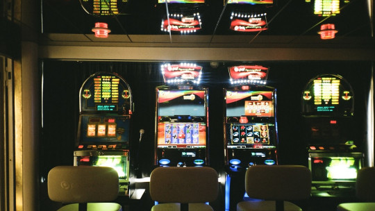 What is the psychological treatment of compulsive gambling and gambling addiction?