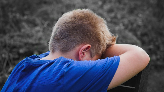 What is the treatment of grief in boys and girls?