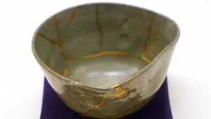 Kintsugi: the Psychology of Resilience in Japanese Culture