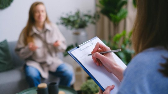 Ideas to stay fluent in therapy when you don't know what to say