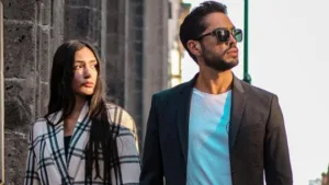 What is the Difference Between Jealousy and Envy in a